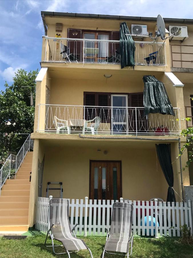 Redhill Apartments Нови-Винодолски Экстерьер фото